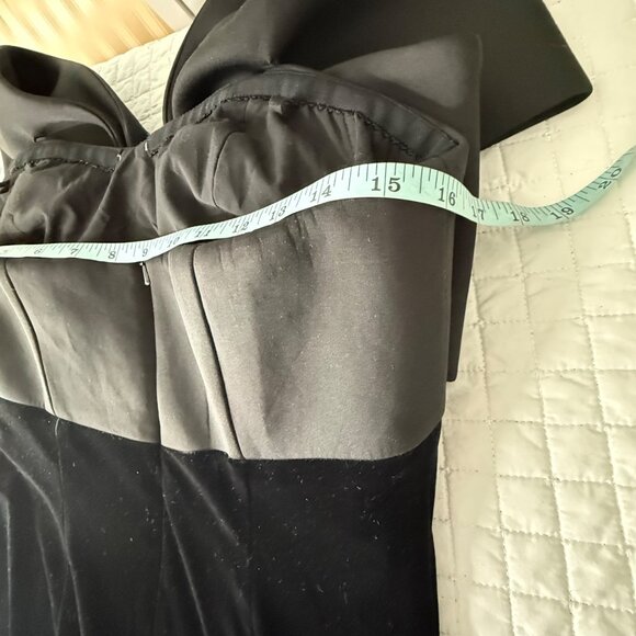 Badgley Mischka Black Strapless Velvet Dress W/ Oversized Bow Detail Size 6 - Picture 6 of 8